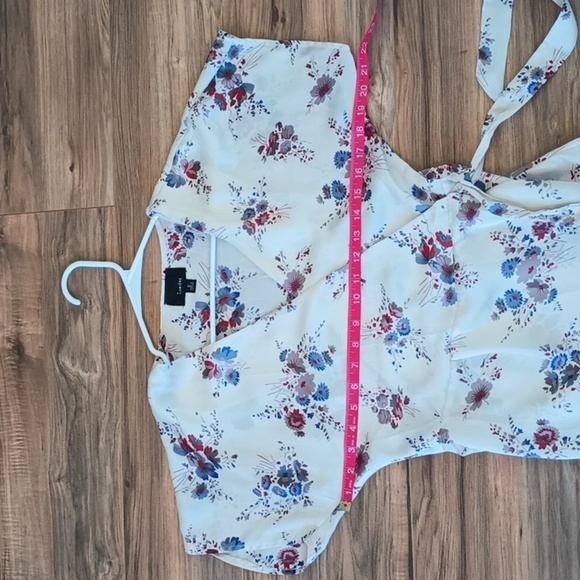 Lumiere floral wrap blouse in cream blue and red size S - Picture 9 of 10